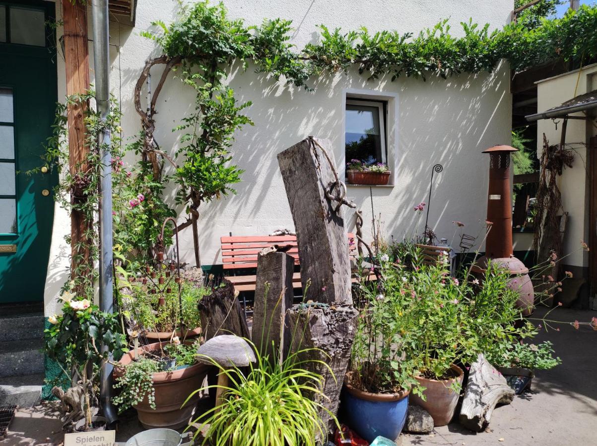 Gartenzimmer Mit Strassenbahn Zu Dom Und Messe Cologne Exterior photo